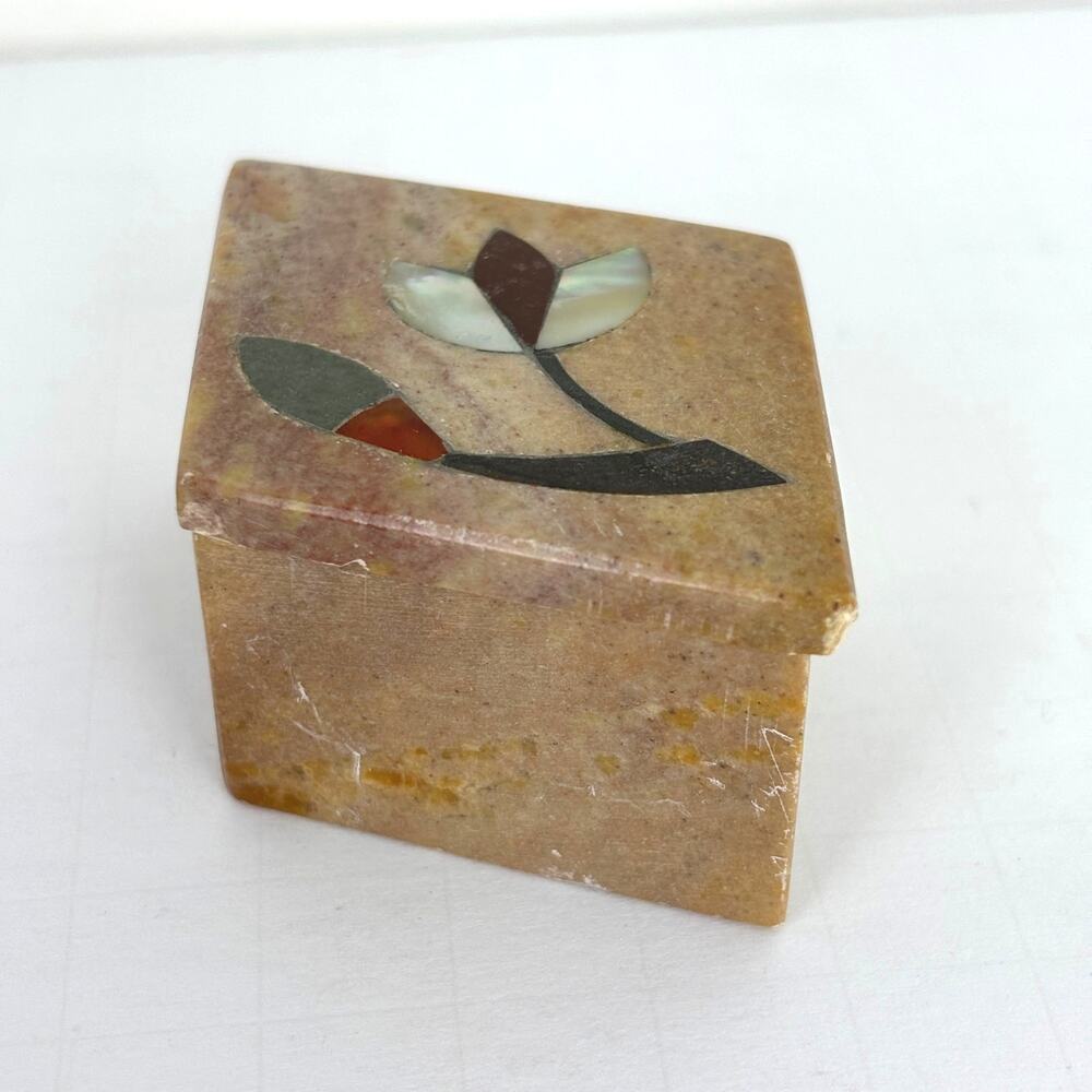 Vintage Fetco Hand Made Soapstone Trinket Box W/Lid Mother Of Pearl Inlay India